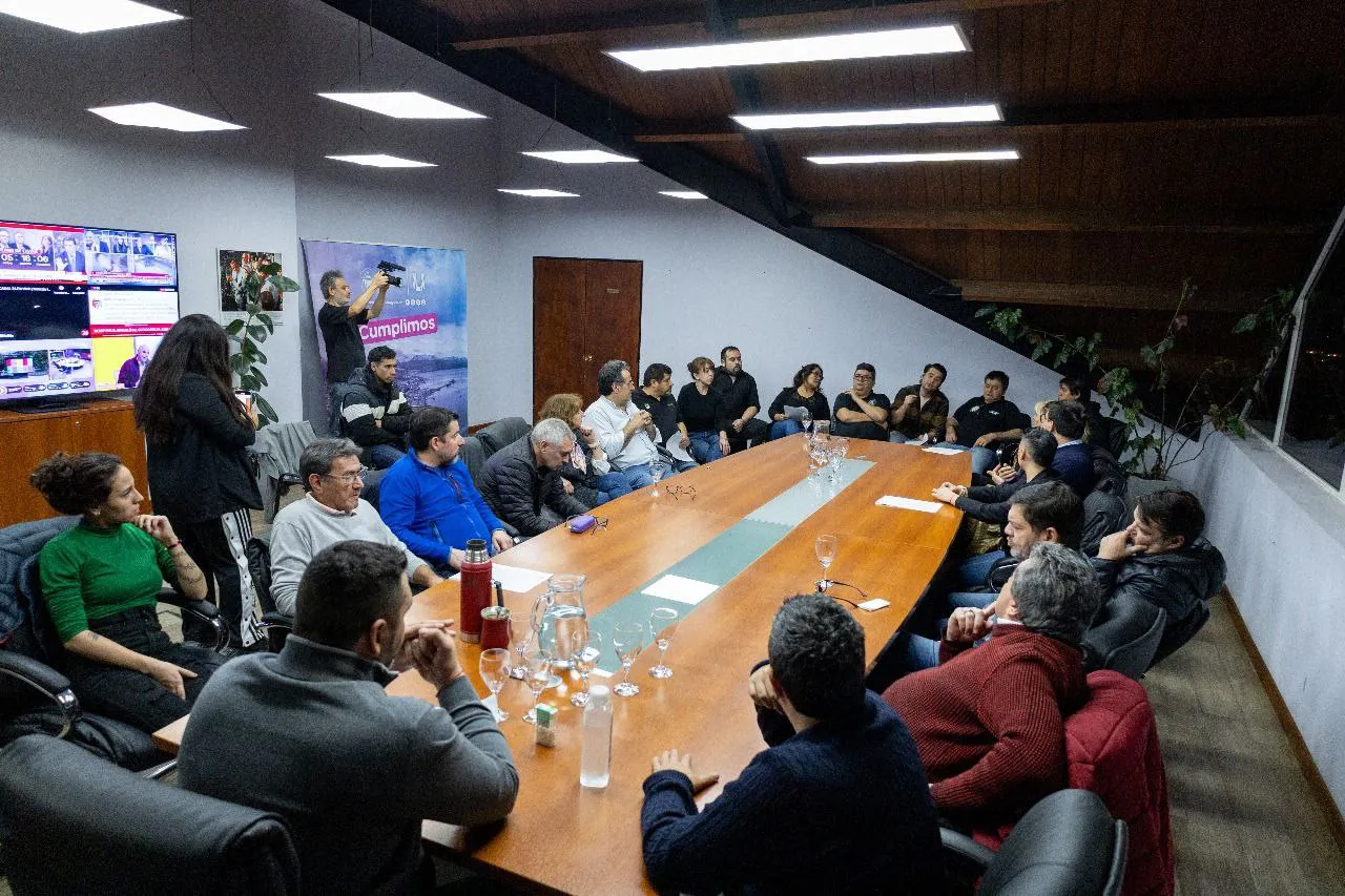 photo_5057920051352546839_y