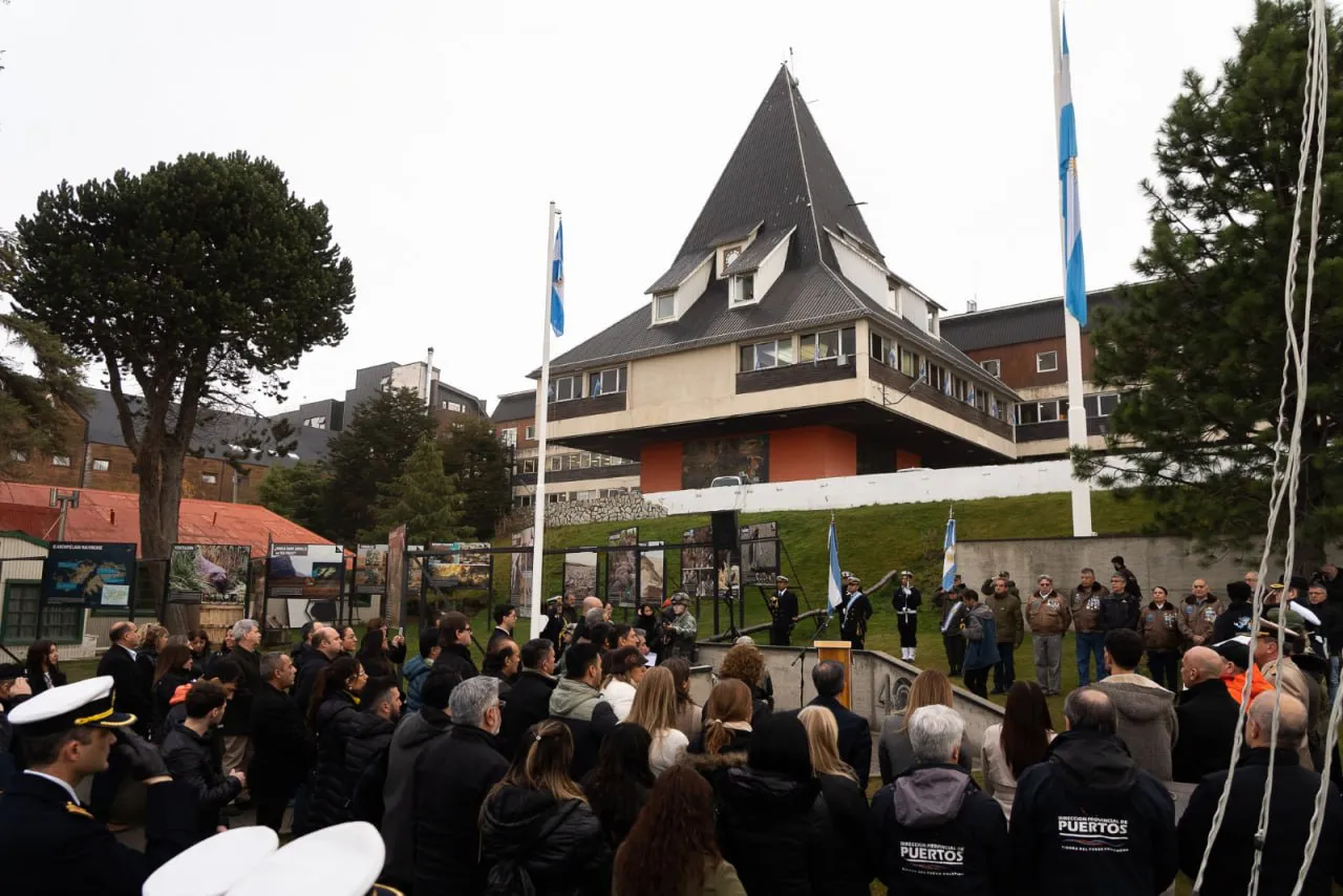 photo_5062380916055322392_y