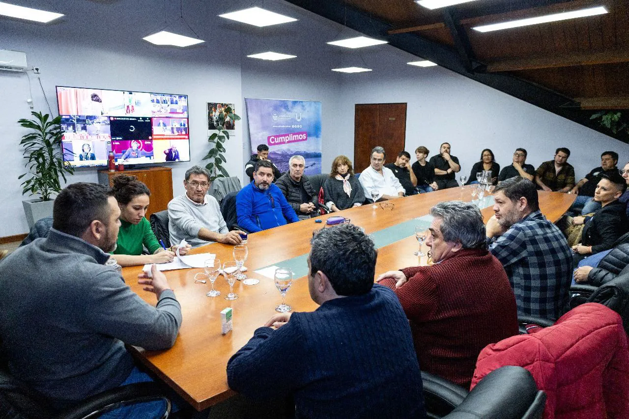 photo_5057575938572791500_y