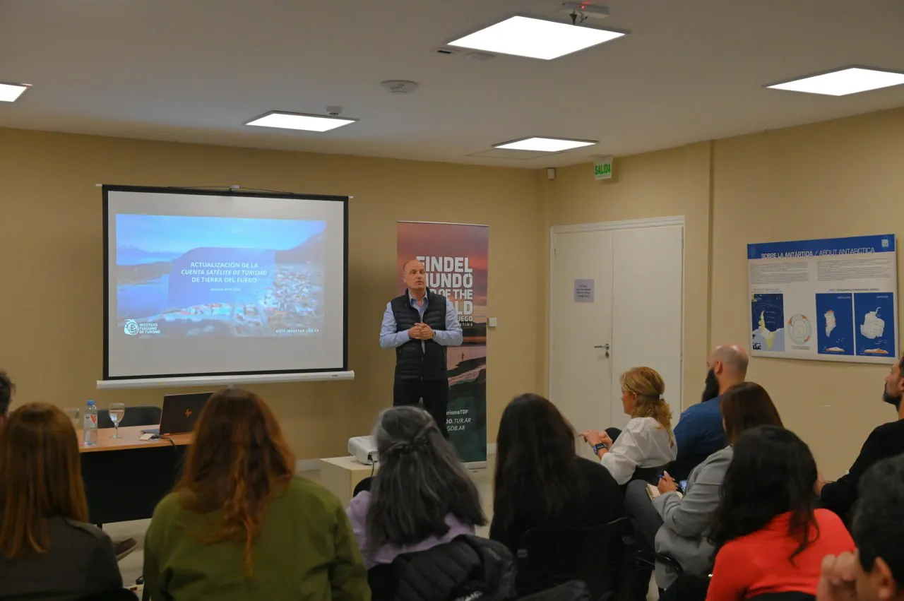 photo_5102774164351200812_y