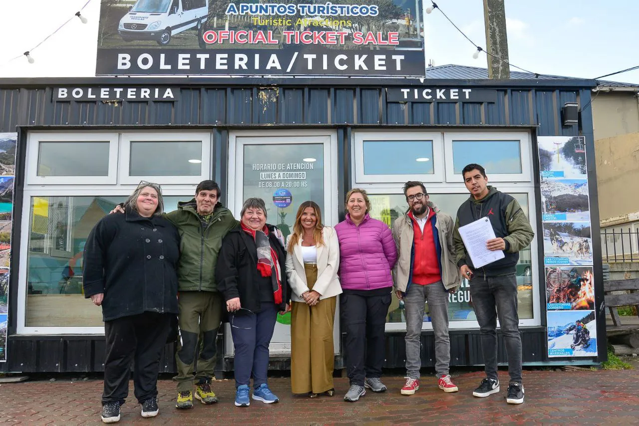 photo_5103011959510511058_y