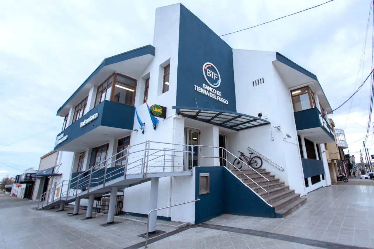 photo_5067046427359817695_y